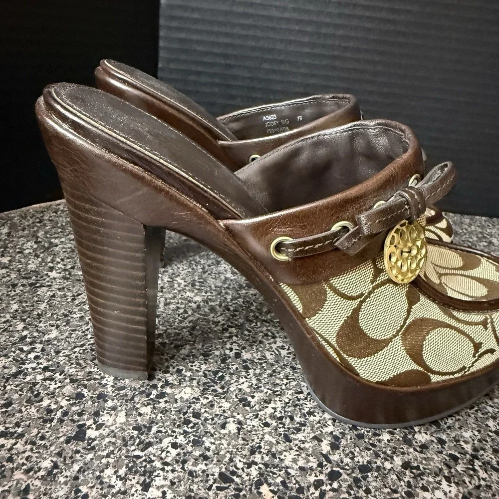 Coach Mule Clogs Womens Size 7B Y2K Brown Jodey Signature Logo Medallion Charm